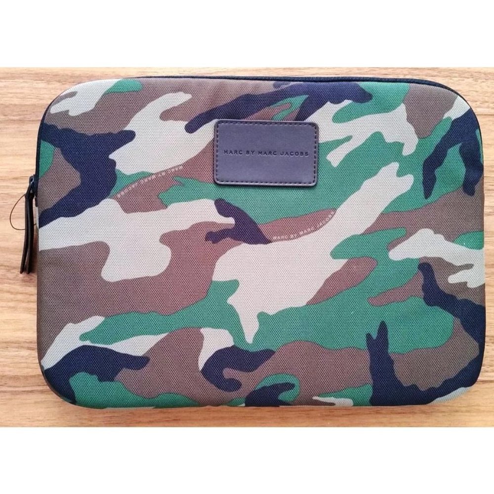 MARC by Marc Jacobs Laptop  CAMOUFLAGE Zip Sleeve Case